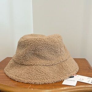 “Uniqlo” Women Faux Shearling Beige bucket hat